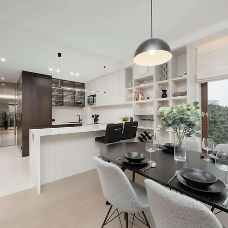 Elegant With Air Conditioning, Office And Underground Parking By Renters Prestige * Varšava