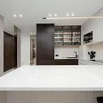Elegant With Air Conditioning, Office And Underground Parking By Renters Prestige *