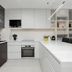 Apartment Elegant With Air Conditioning, Office And Underground Parking By Renters Prestige *