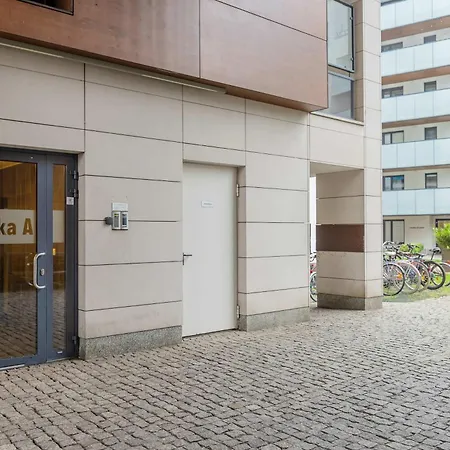 Elegant With Air Conditioning, Office And Underground Parking By Renters Prestige * Varsóvia