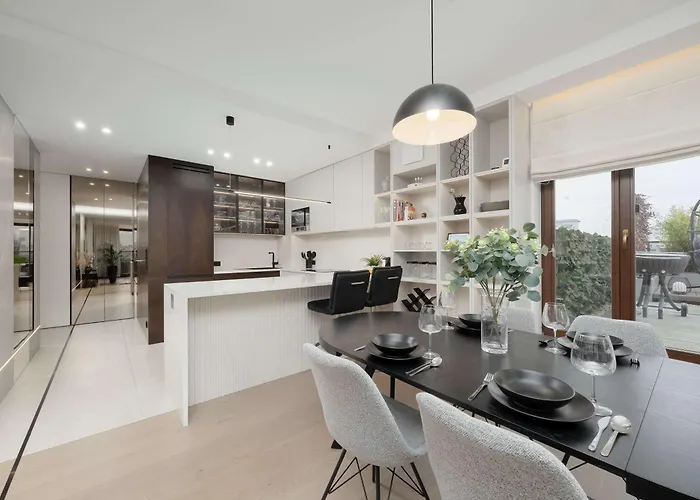 Elegant With Air Conditioning, Office And Underground Parking By Renters Prestige * Varsó