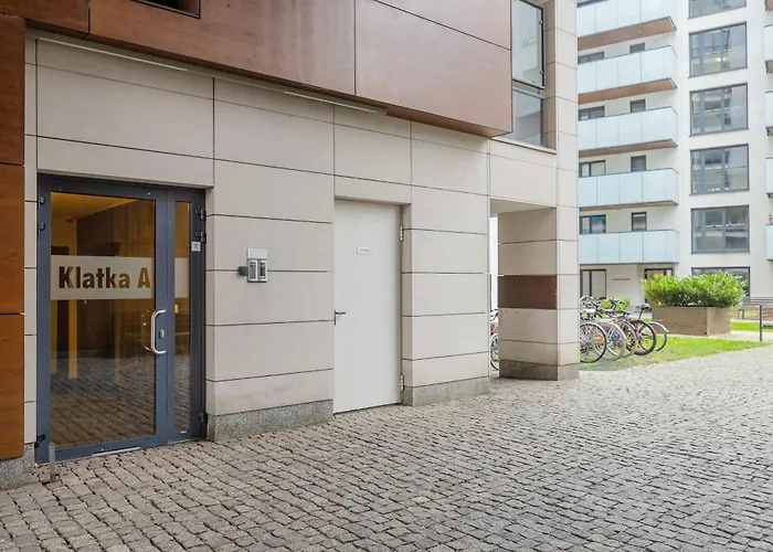 Elegant With Air Conditioning, Office And Underground Parking By Renters Prestige * Varsó