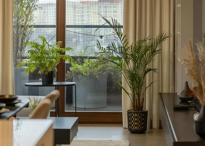 Elegant With Air Conditioning, Office And Underground Parking By Renters Prestige Apartament *